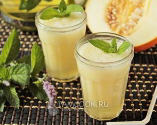 Смузи из дыни с мятным чаем