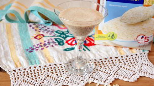 смузи из фиников и овсяного молока