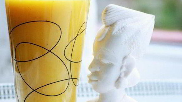 Рецепт Смузи из манго, банана и кардамона