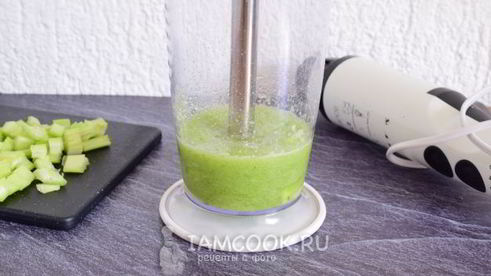 смузи из огурцов и сельдерея