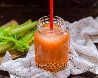 Смузи из сельдерея с апельсиновым соком, морковью и яблоком