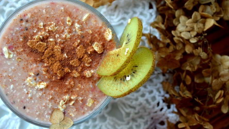 Рецепт смузи с киви, бананом и брусникой
