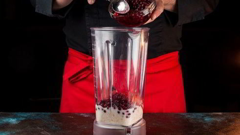 смузи с овсянкой, клюквой и клубникой