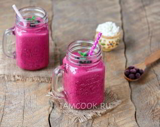 Смузи с творогом, бананом и смородиной