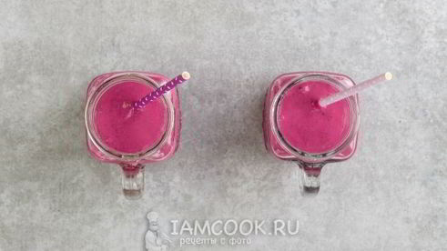 смузи с творогом, бананом и смородиной