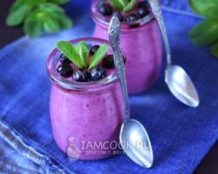 Творожный смузи с черникой и простоквашей