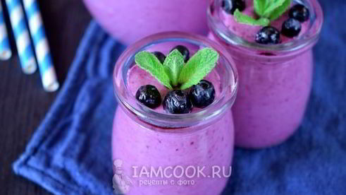 творожный смузи с черникой и простоквашей