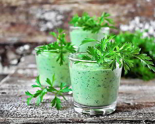 Зеленый смузи с авокадо и мятой