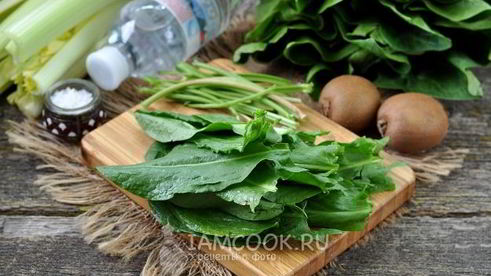 зеленый коктейль из сельдерея со щавелем