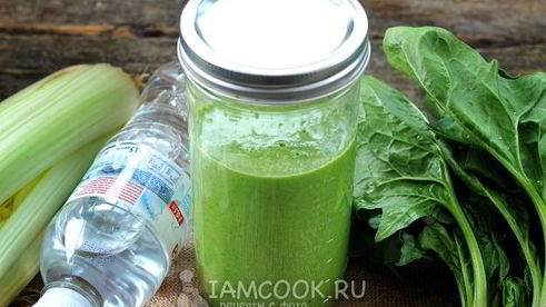 зеленый коктейль из сельдерея со щавелем