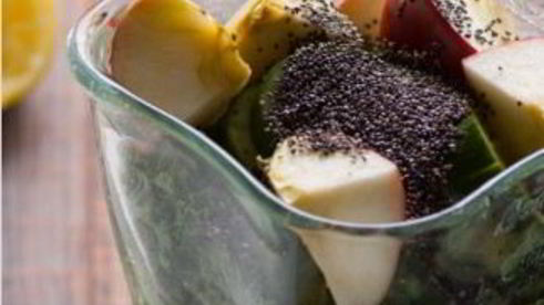 зеленый коктейль с горохом