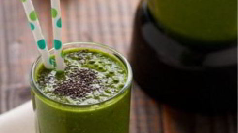 зеленый коктейль с горохом