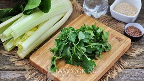 зеленый коктейль с овсяными хлопьями и льном