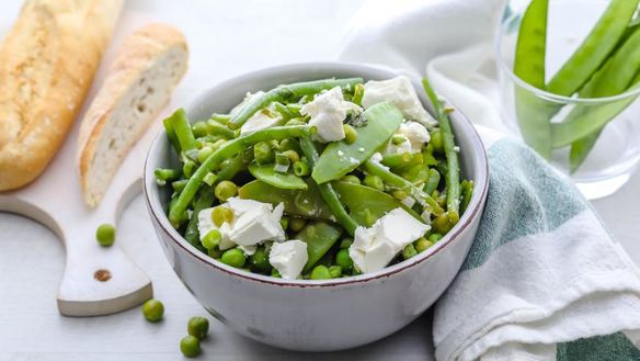 Рецепт Быстрый салат из бобовых, феты и мяты