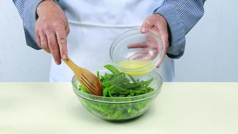 быстрый салат из бобовых, феты и мяты