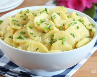Салат из картофеля и лука