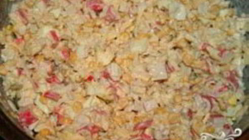 салата с крабовыми палочками, кукурузой и яйцом