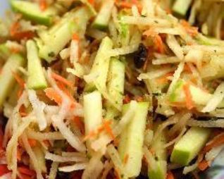 Постный салат из редьки дайкон и моркови
