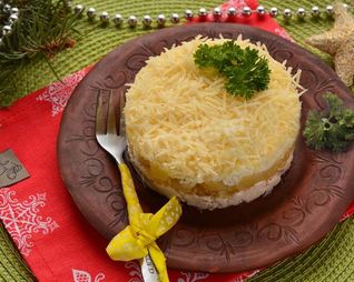 Салат Буржуйский с ананасами и курицей