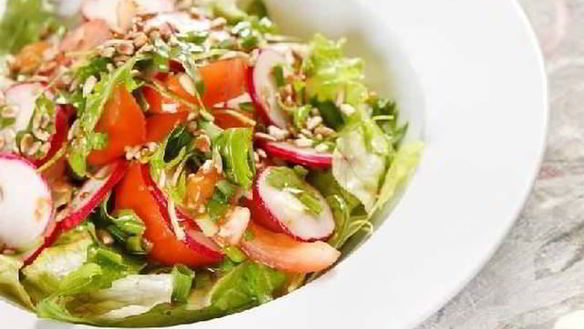 Рецепт Салат c рукколой, редисом и помидорами
