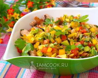 Салат из авокадо с грибами