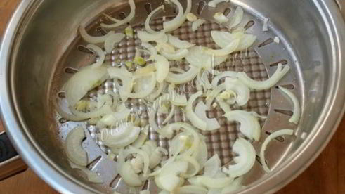 салат из авокадо с грибами