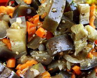 Салат из баклажанов с перцем и тмином