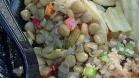 Рецепт Салат из чечевицы с оливками и сладким перцем