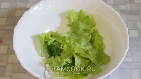 салат из черешни с мягким сыром