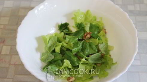 салат из черешни с мягким сыром