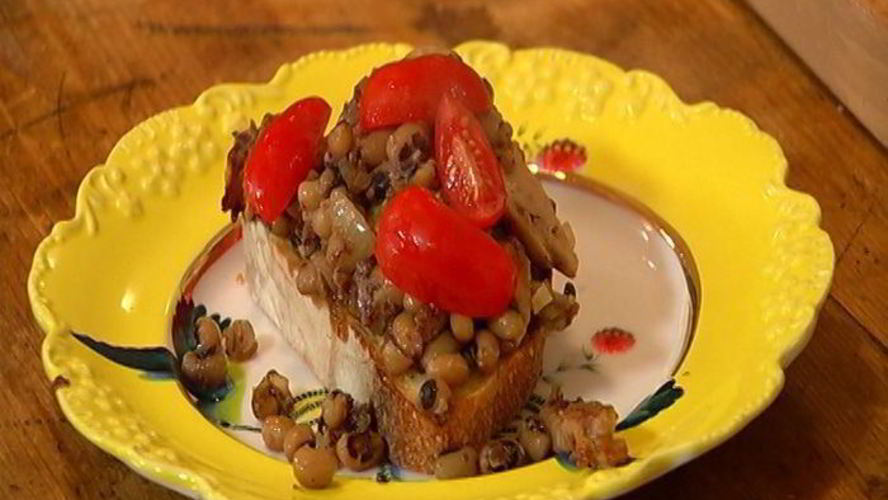 Рецепт салат из фасоли с грибами, помидорами и тапенадом