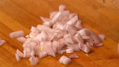 салат из фасоли с грибами, помидорами и тапенадом