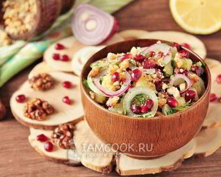 Салат из граната и грецких орехов