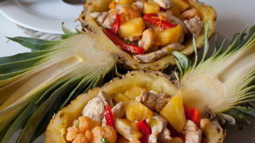 Рецепт салат из индейки в ананасе