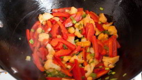 салат из индейки в ананасе