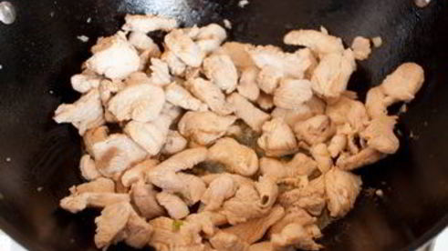 салат из индейки в ананасе