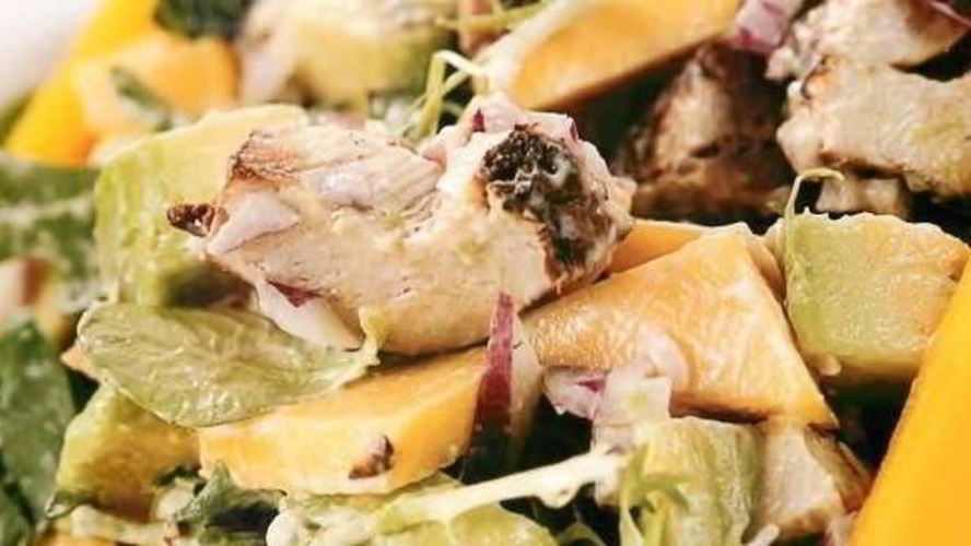 Рецепт салата иза копченого цыпленки с манго и авокадо