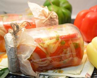 Салат из красных помидор пальчики оближешь