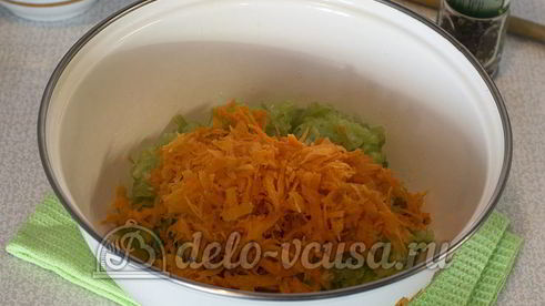 салат из моркови, огурца и редиски