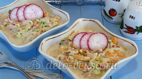 салат из моркови, огурца и редиски