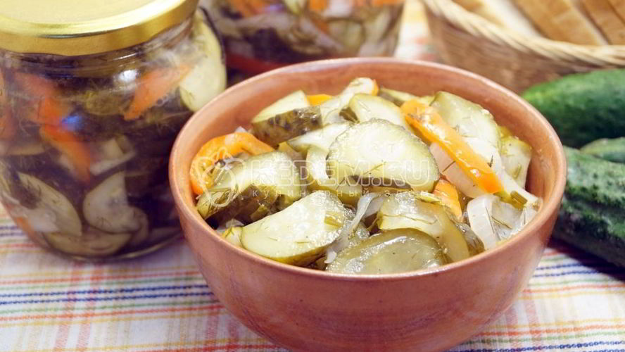 Рецепт салат из огурцов на зиму с луком