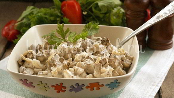 Рецепт Салат из печени с маринованным луком