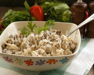 Салат из печени с маринованным луком