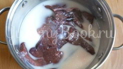 салат из печени с маринованным луком