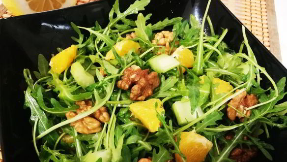 Рецепт Салат из рукколы, апельсина и сельдерея