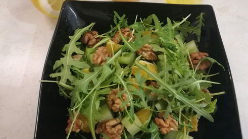 салат из рукколы, апельсина и сельдерея