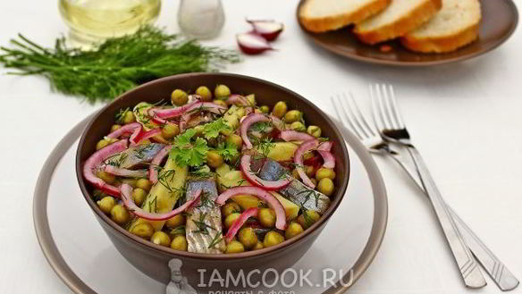 Рецепт Салат из селедки с горошком