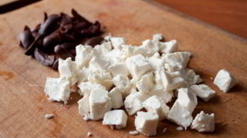 салат из цуккини с фетой и кедровыми орешками