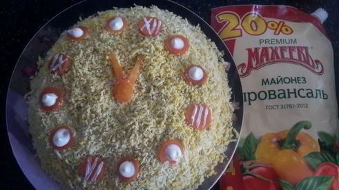 салат новогодние часы
