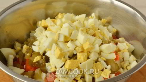 салат овощной с яблоком